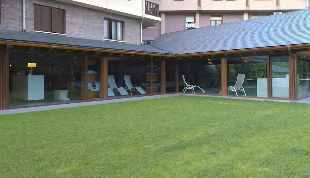 Apartamentos Pessets Adelaida Сорт Экстерьер фото